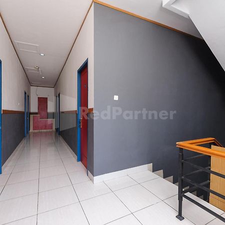 Ian Hotel Jaksa Mitra Reddoorz Джакарта Экстерьер фото