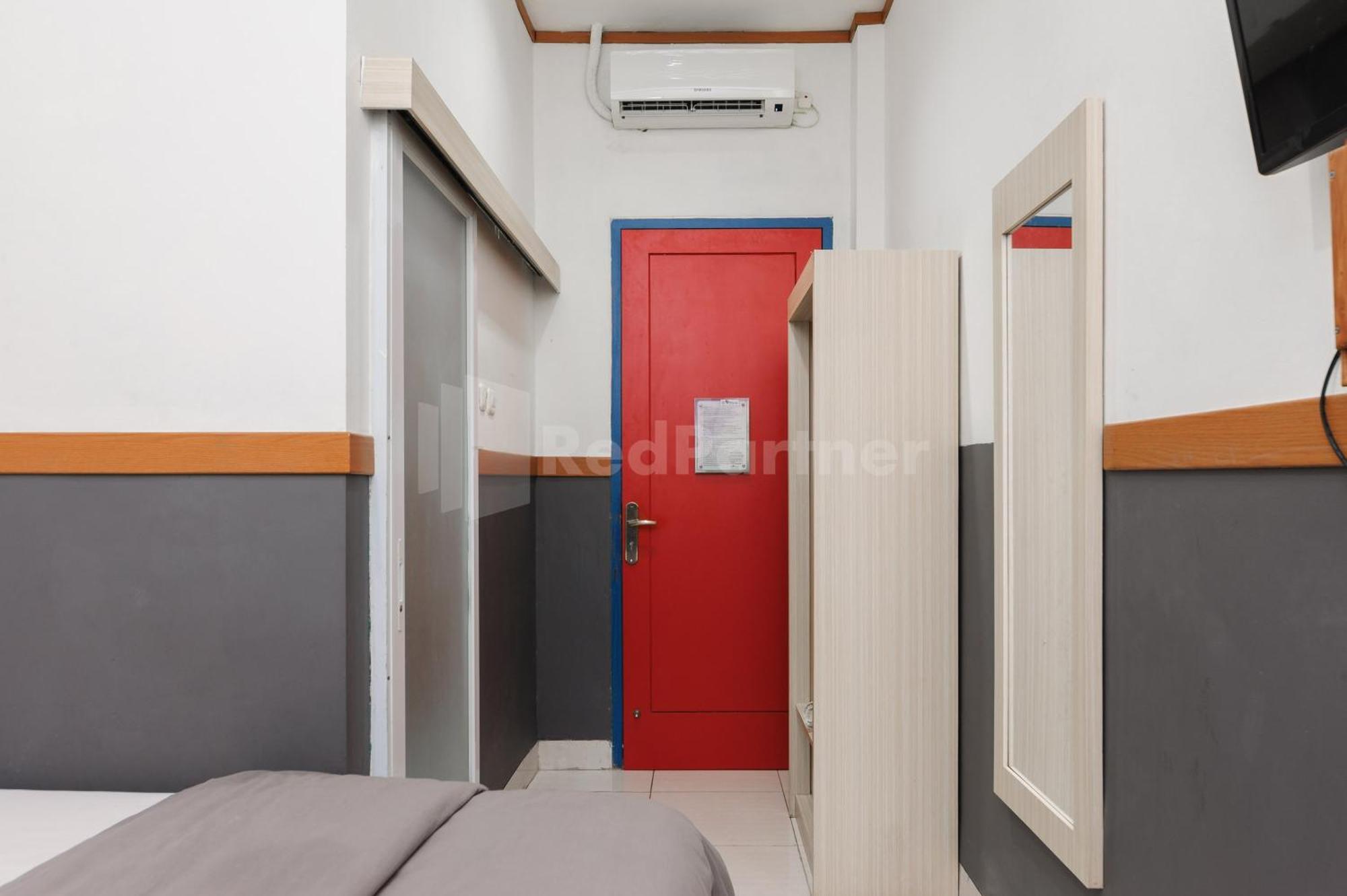 Ian Hotel Jaksa Mitra Reddoorz Джакарта Экстерьер фото