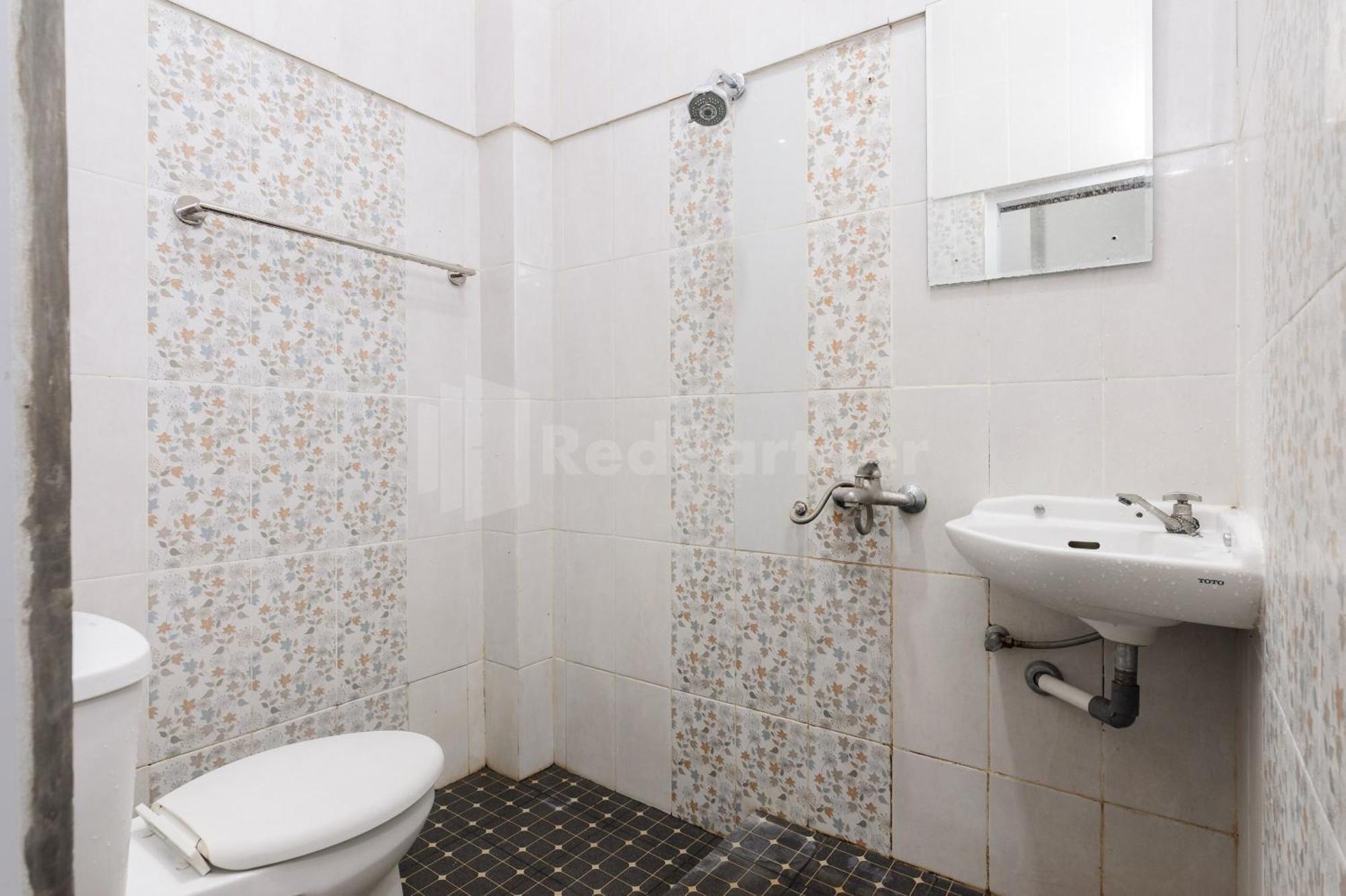 Ian Hotel Jaksa Mitra Reddoorz Джакарта Экстерьер фото