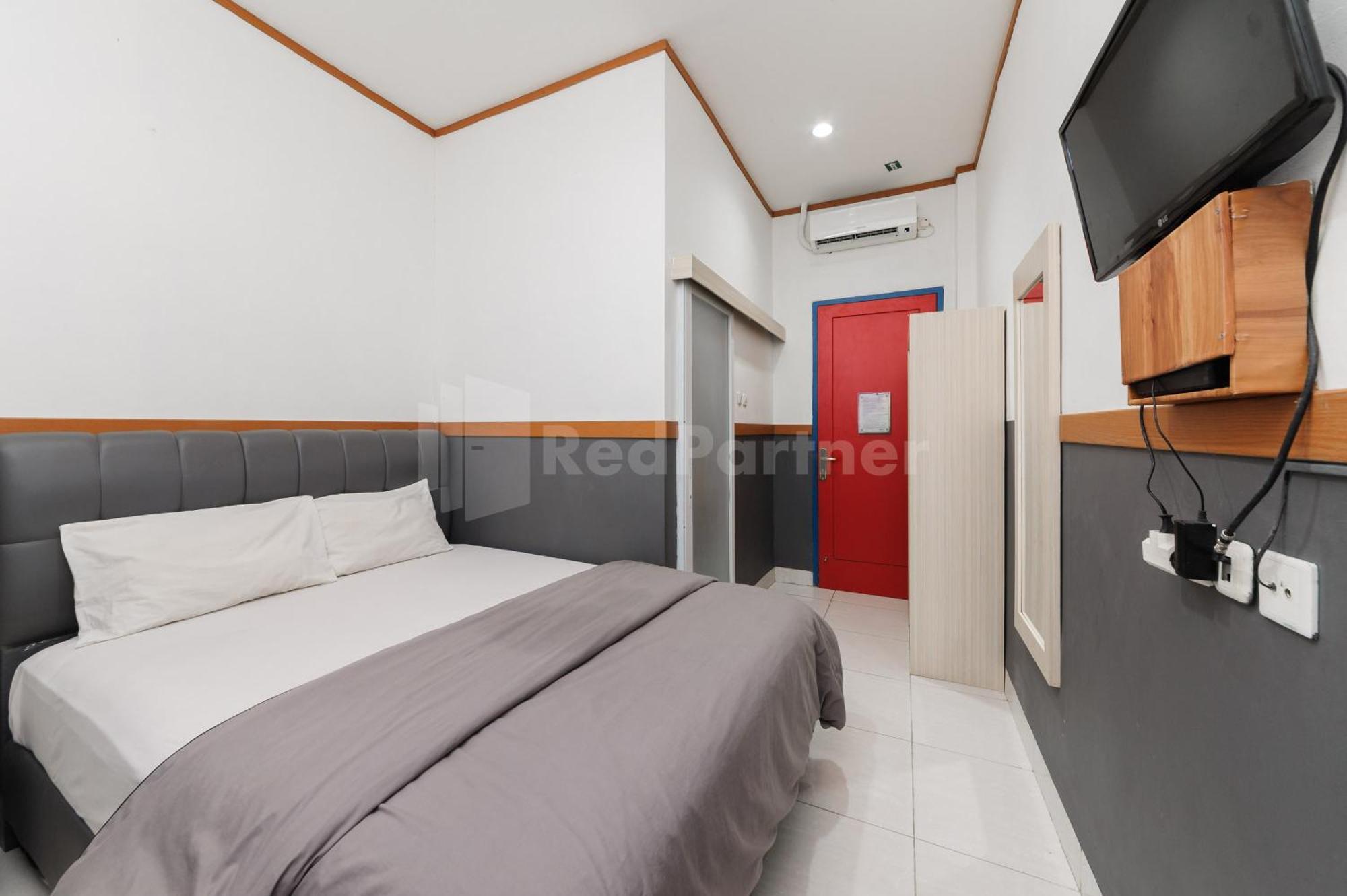 Ian Hotel Jaksa Mitra Reddoorz Джакарта Экстерьер фото