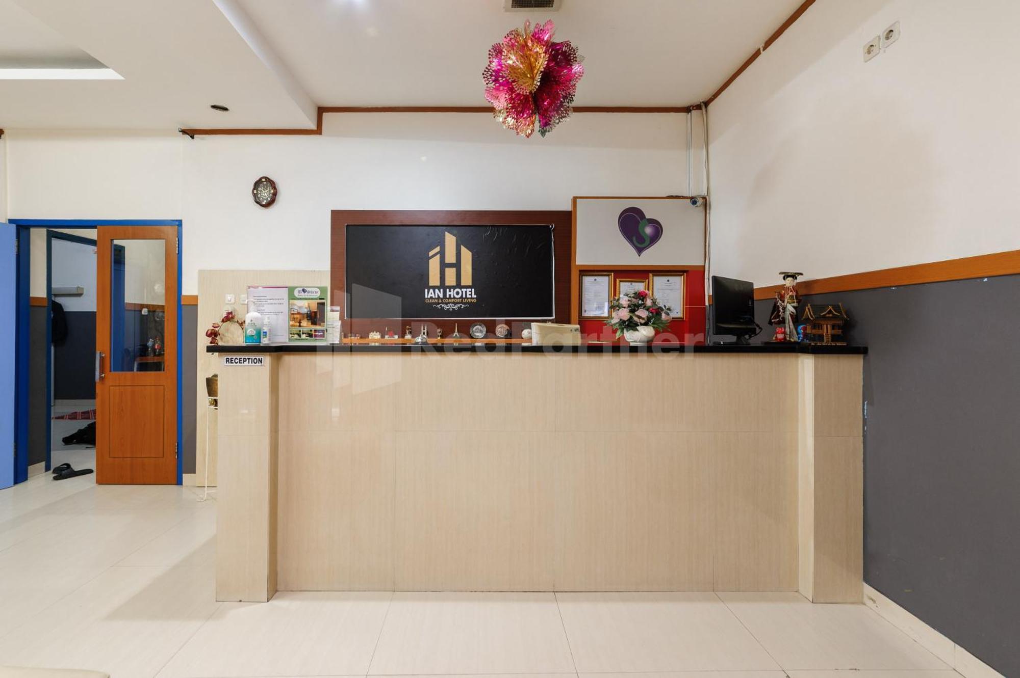 Ian Hotel Jaksa Mitra Reddoorz Джакарта Экстерьер фото